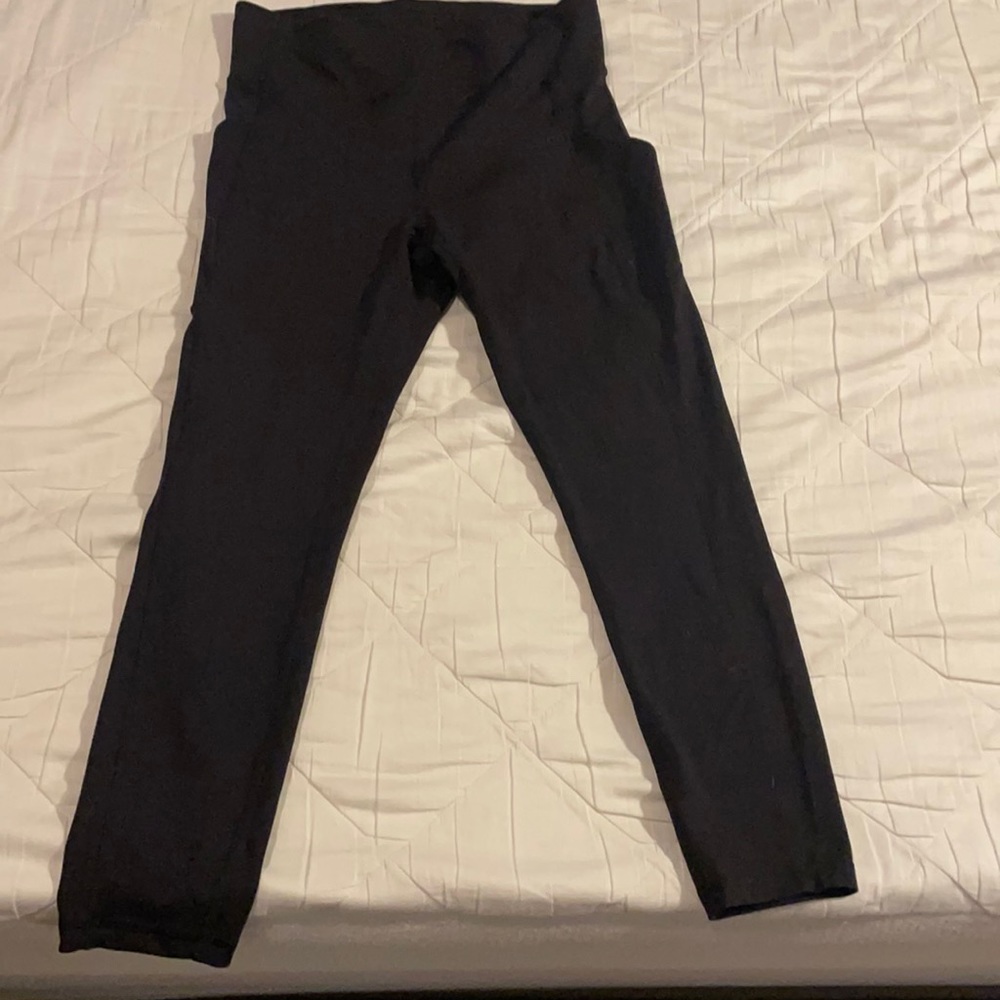 Lululemon black leggings with side pockets on the legs